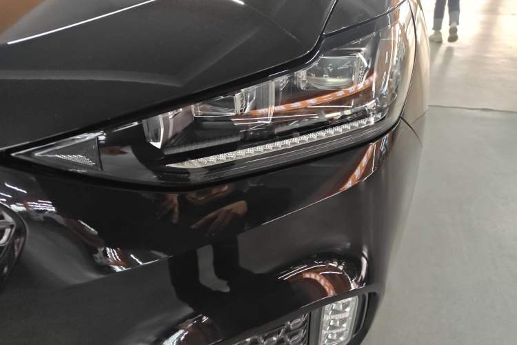 Used Wey VV6 2020 2.0T Two-Wheel Drive Smart Protection+ Left Front Headlight