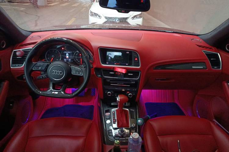 Used Audi Q5 2017 40 TFSI Comfort Model Center Console