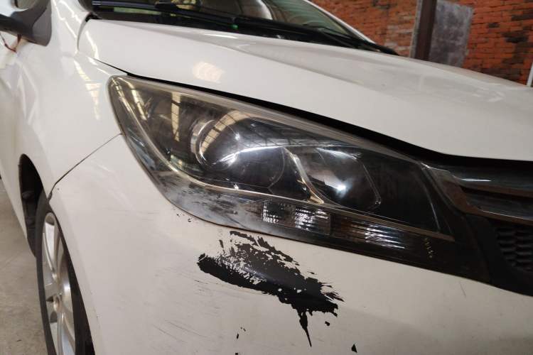 Used Haima M3 2015 1.5L Manual Elite Model with Sunroof Right Front Headlight