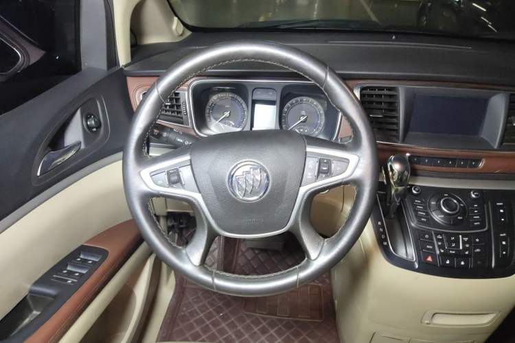 Used Buick GL8 2014 3.0L GT Luxury Business Haoya Edition Steering Wheel