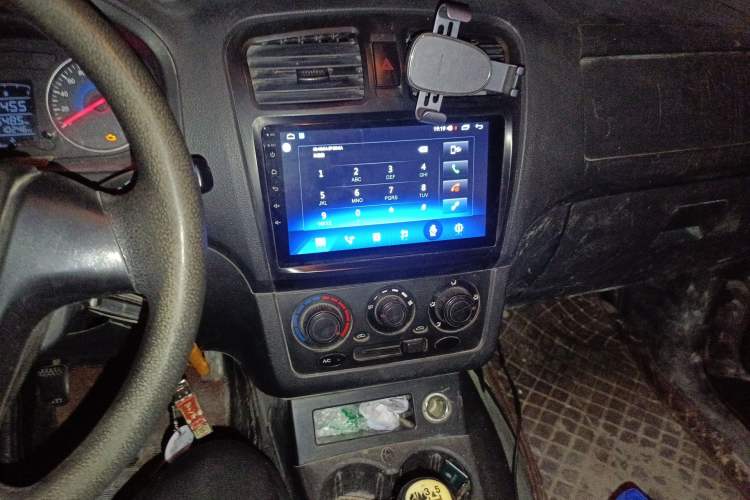 Used Dongfeng Fengon 330 2014 1.5L Manual Utility Version DK15 Audio And AC Panel