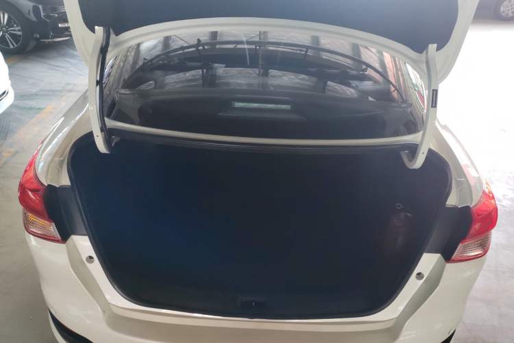 Used Nissan Lannia 2019 1.6L CVT Smart Connect Smart Cool Version China VI Standard Trunk