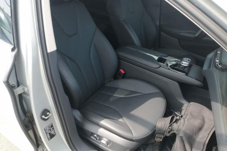 Used Hongqi E-QM5 2022 431 km Charge & Enjoy Edition Right Front Seat