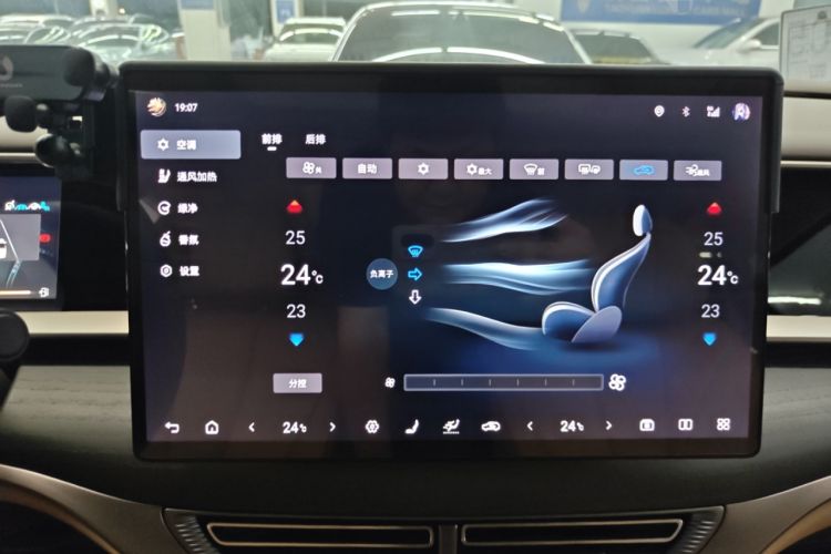 Used Denza D9 2022 DM-i 970 Four-Wheel Drive Prestige Model Audio And AC Panel