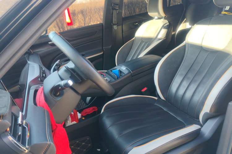 Used Ford Equator 2023 EcoBoost 225 Obsidian Orange Edition Prestige PLUS 7-Seater (2/2/3)