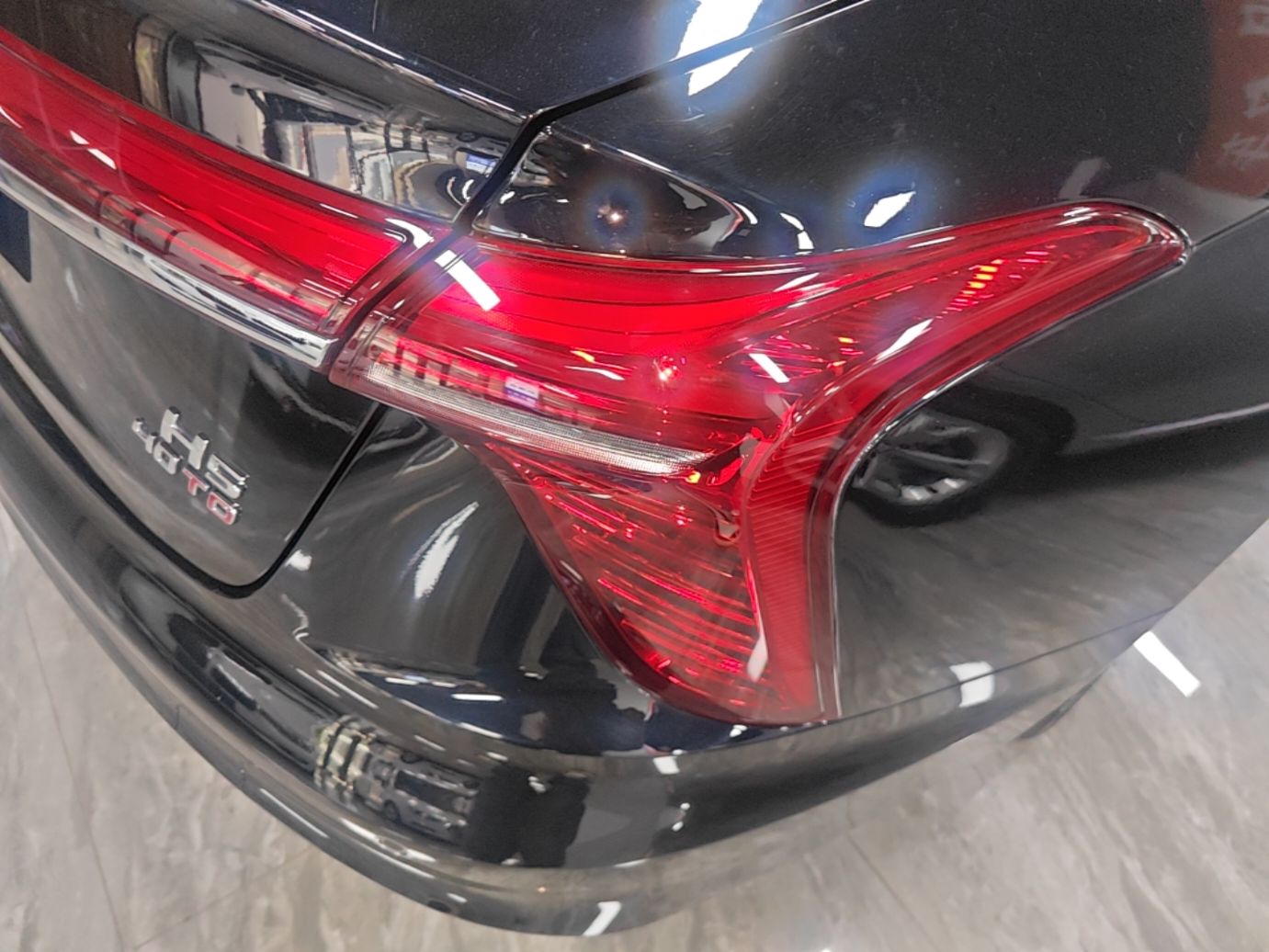 Hongqi H5 2024 2.0T Automatic Smart Connect Flagship Edition - Chinese Trim Xiang — снимка 9