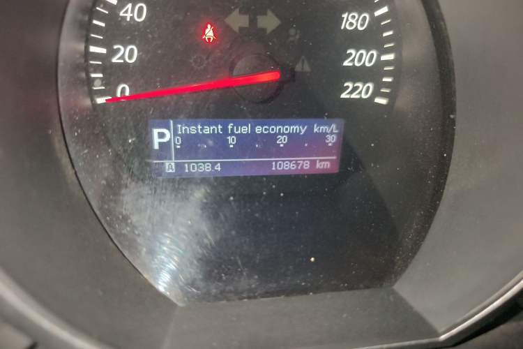 Used Suzuki Grand Vitara 2011 2.4 AT JLX-EL 5-Door Limited Edition Odometer Close Up