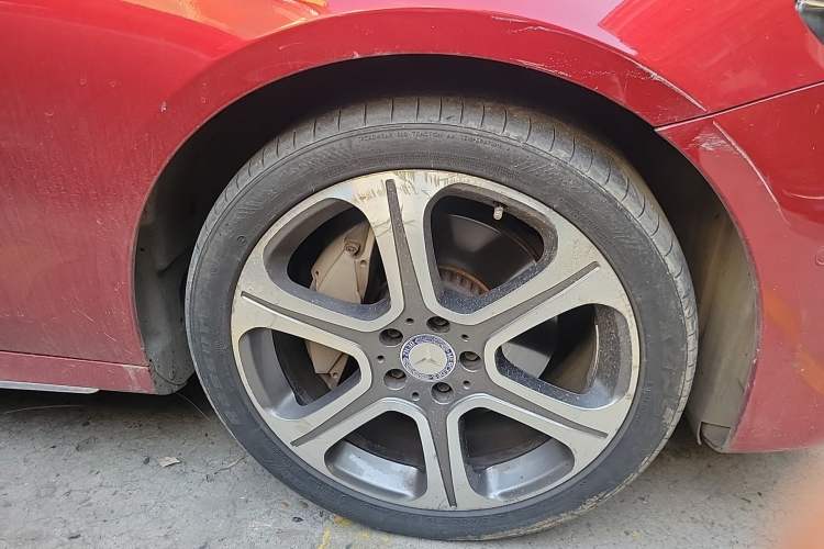 Used Mercedes-Benz E-Class 2016 E 300 L Sporty and Stylish Model Right Front Wheel Hub