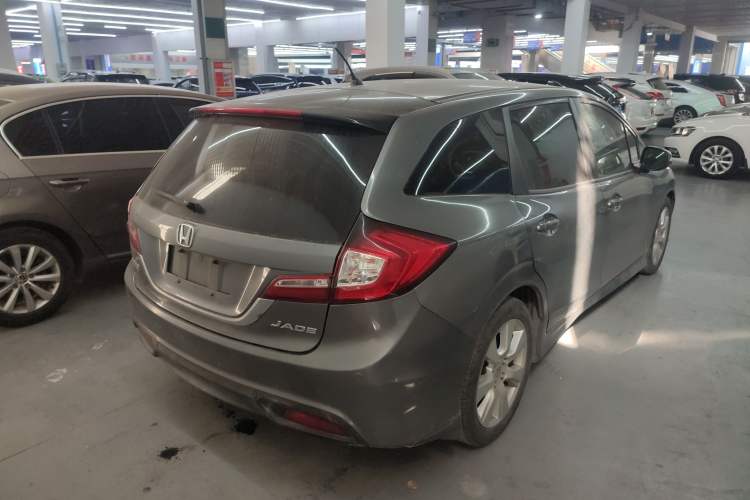 Used Honda Jade 2013 1.8L automatic Comfort version 6 seats
