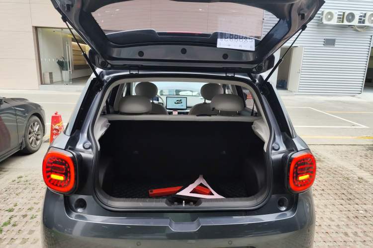 Used JAC Yiwei 3 2023 405km Lite Trunk