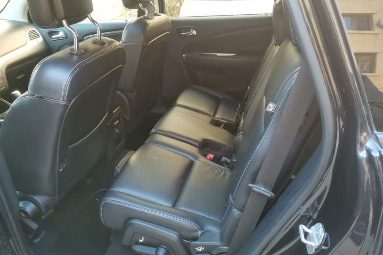 Used Dodge Journey 2013 2.4L Two-Wheel Drive Luxury Version