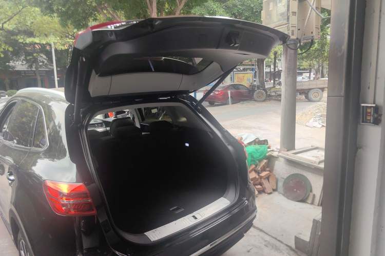 Used Hongqi HS5 2022 Facelifted Version 2.0T Smart Connect Flagship All-Wheel-Drive Edition Trunk