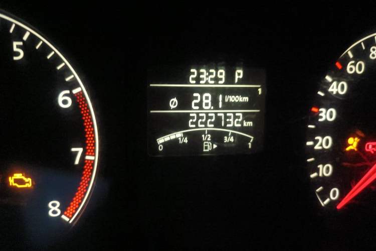 Used Volkswagen Sagitar 2014 Revised Version 1.6L Automatic Comfort Edition Odometer Close Up