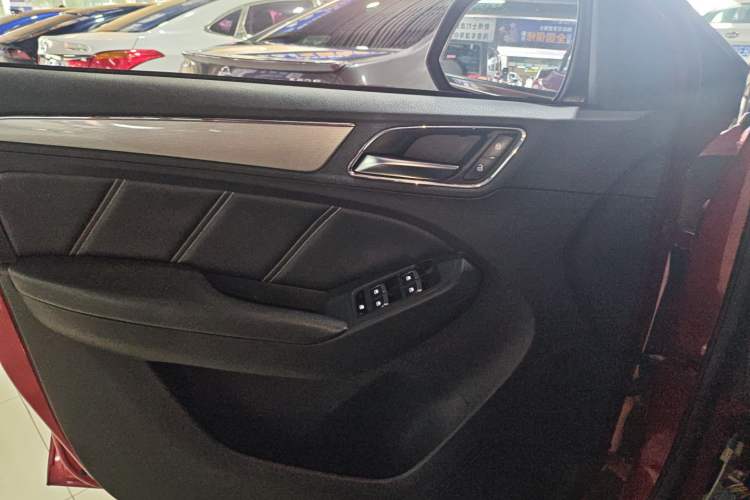 Used Roewe RX5 2016 20T Two-Wheel Drive Automatic Internet Smart Edition