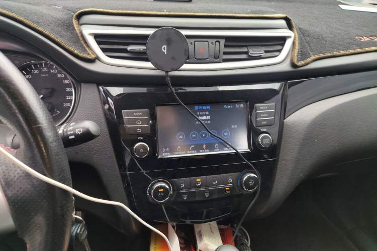 Used Nissan Qashqai 2016 2.0L CVT Elite Edition Audio And AC Panel