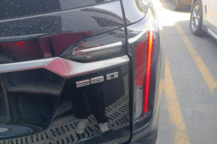 Used Cadillac XT6 2020 28T Six-Seater Luxury Sporty Enjoy-the-Comfort Safety Edition Exterior 3