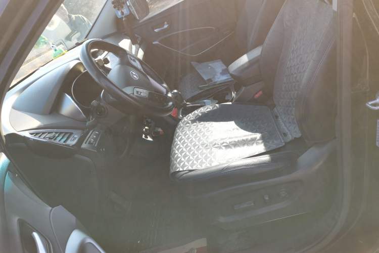 Used Hyundai Santa Fe 2015 2.0T Automatic Two-Wheel Drive Smart Version 5 Seats
