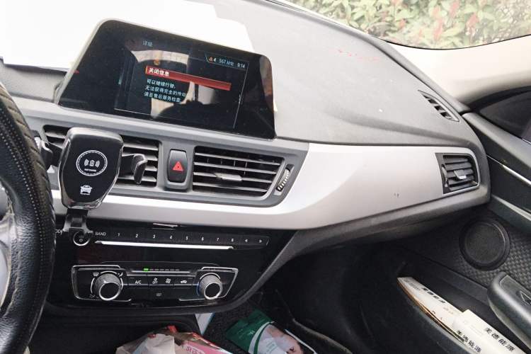 Used BMW 1 Series 2018 118i Fashion Model Audio And AC Panel