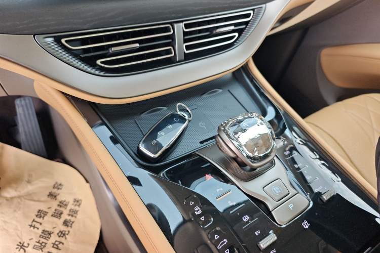 Used Denza D9 2022 DM-i 970 Four-Wheel Drive Prestige Model
