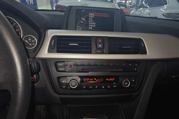 Used BMW 3 Series 2015 320i Luxury Line Stylish Edition