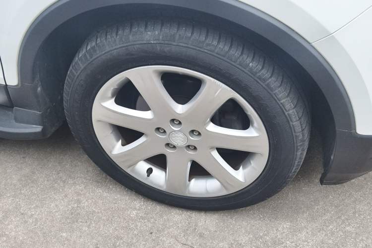 Used Buick Encore 2014 1.4T Automatic Two-Wheel Drive Urban Leading Model Right Front Wheel Hub