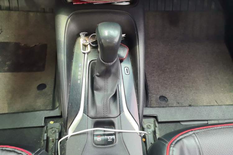 Used Toyota Levin 2019 Dual-Engine 1.8H E-CVT Luxury Edition China VI Standard Gear Lever