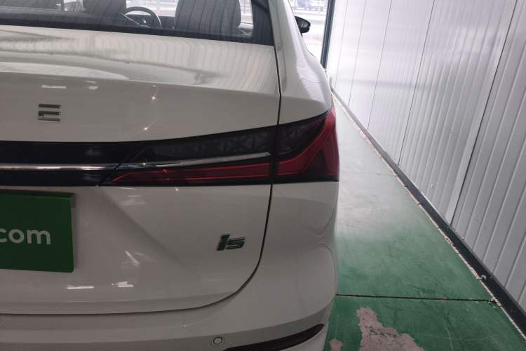 Used Roewe i5 2023 1.5L Manual Comfort Edition Right Rear Taillight