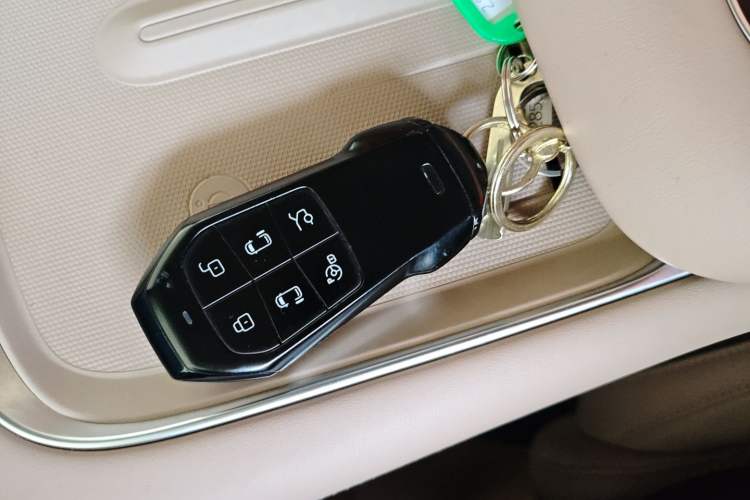 Used XPeng X9 2024 702 Ultra-Long Range Pro
