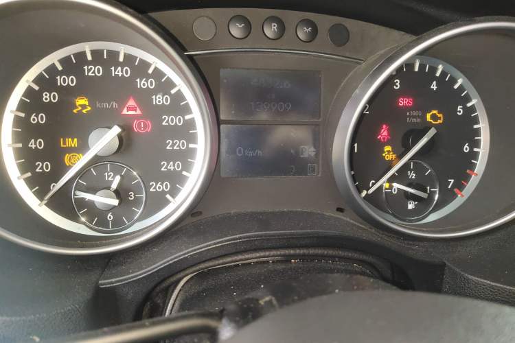 Used Mercedes-Benz R-Class 2014 R 320 4MATIC Business Model Instrument Cluster