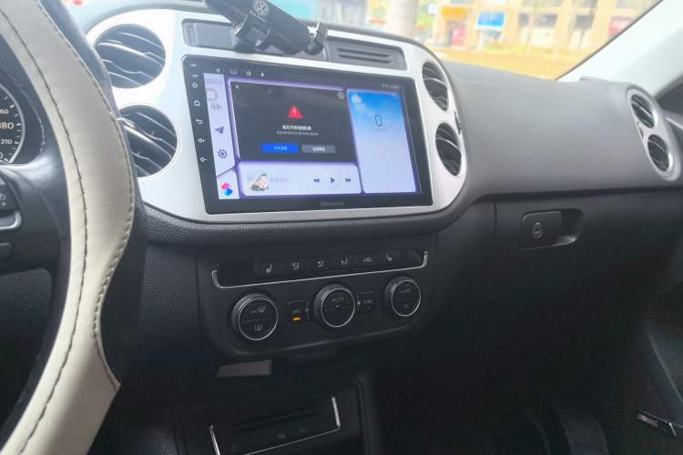 Used Volkswagen Tiguan 2013 2.0 TSI Automatic All-Wheel-Drive Flagship Edition Audio And AC Panel