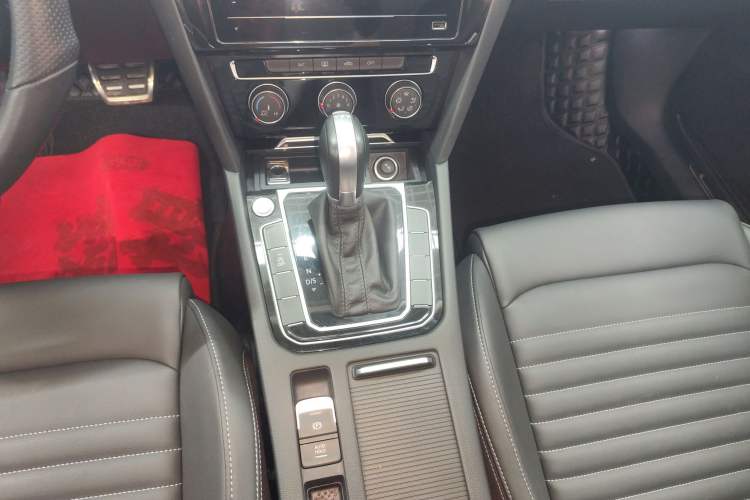 Used Volkswagen Magotan 2023 2 Million Units Limited-Edition 280TSI DSG Comfort Version Gear Lever