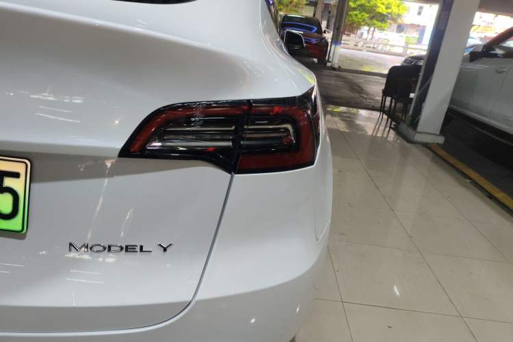 Used Tesla Model Y 2021 Long-Range All-Wheel-Drive Version 3D7