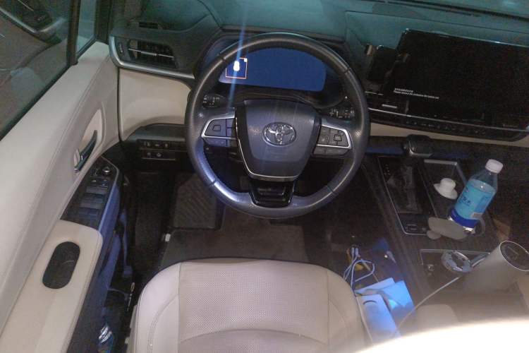 Used Toyota Sienna 2021 2.5L Hybrid Ultimate Edition