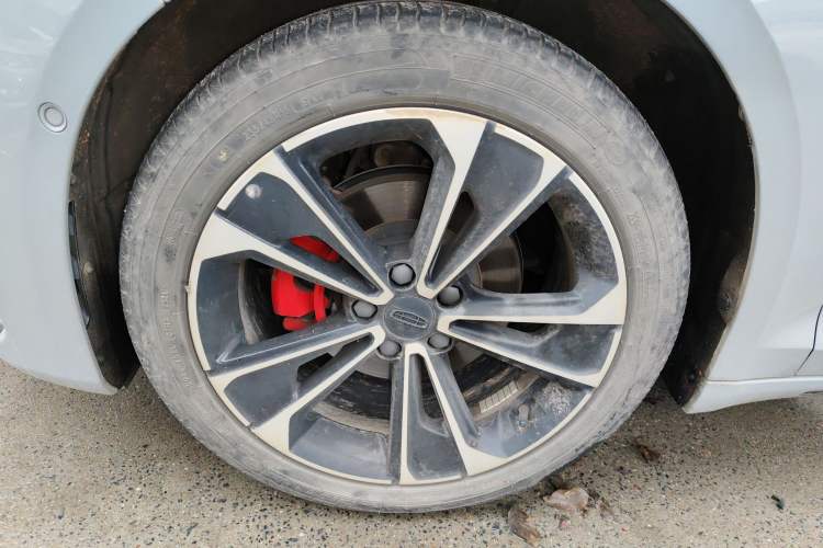Used Geely Auto Preface 2021 2.0TD Space-Time Edition Starry Celestial Left Front Wheel Hub