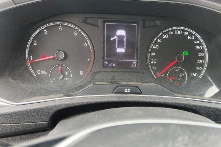 Used Volkswagen T-ROC 2022 280TSI DSG Two-Wheel Drive Elite PLUS Odometer Close Up