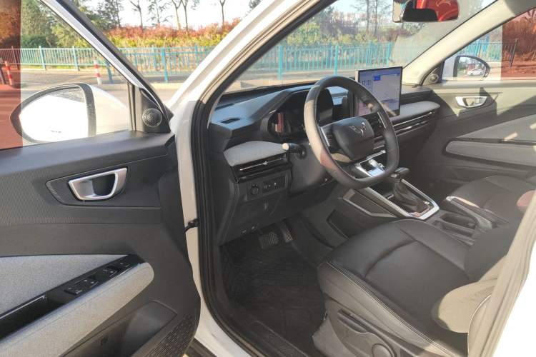 Used Wuling Alvez 2022 1.5L CVT Comfort Edition Driver Seat