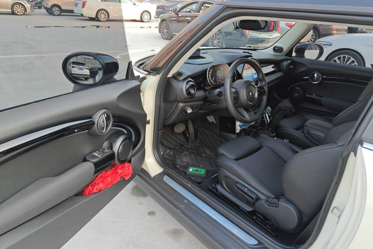 Used MINI MINI 2023 1.5T COOPER Artist
