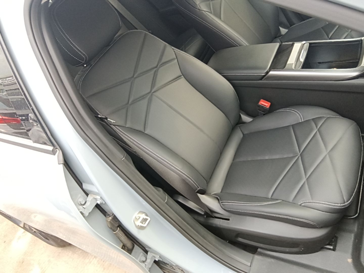 Geely Galaxy L6 2024 125km PLUS Dragon Edition — снимка 19