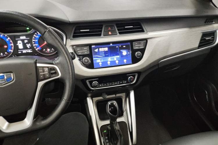 Used Geely Auto Vision X3 2017 1.5L Automatic Elite Model Center Console