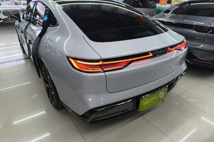 Used Geely Galaxy E8 2025 700 km Long-Range Intelligent Driving Version
