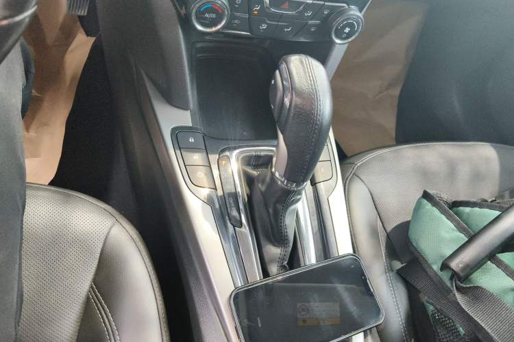 Used Chevrolet Malibu 2017 1.5T Automatic Luxury Edition Gear Lever