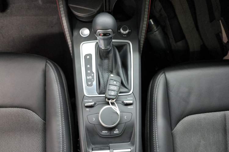 Used Audi Q2L 2021 35 TFSI Fashion Dynamic Model Gear Lever