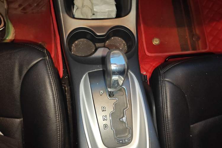 Used Fiat Freemont 2012 2.4L Comfort Edition Gear Lever