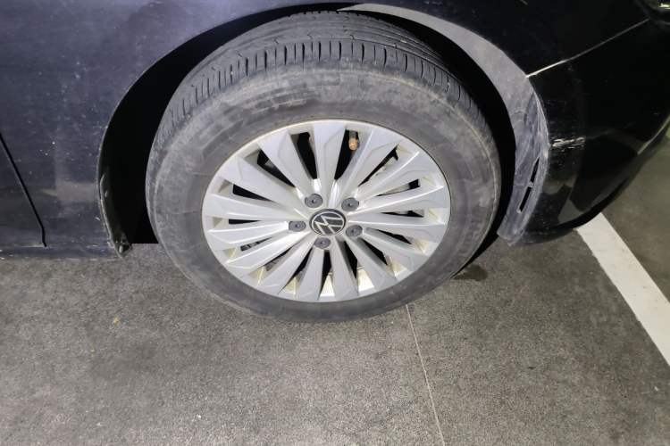 Used Volkswagen Lavida 2021 280TSI DSG Comfort Edition Right Front Wheel Hub