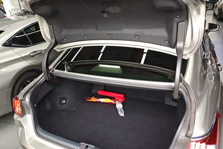 Used Lexus ES 2022 300h Deluxe Edition