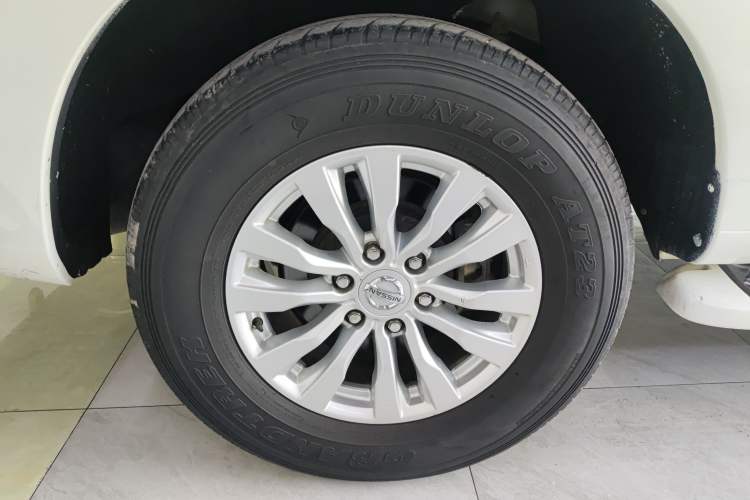 Used Nissan Patrol 2017 4.0L SE U.S.-Spec Version Right Rear Wheel Hub