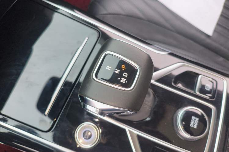 Used Hongqi HS5 2022 Revised Version 2.0T Smart Connect Flagship Edition