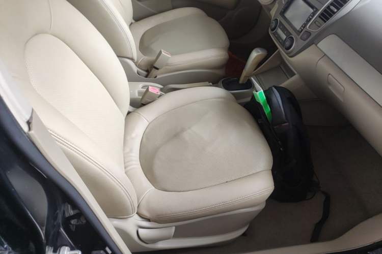 Used Nissan Sylphy 2012 Classic 1.6XE Automatic Comfort Edition Right Front Seat