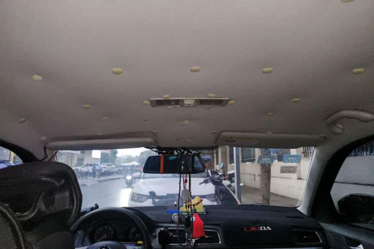 Used Volkswagen Lavida 2015 1.6L Manual Fashion Edition