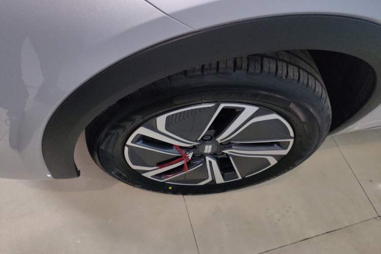 Used Geely Galaxy Xingjian 7 EM-i 2025 55 km Launch Edition Left Front Wheel Hub